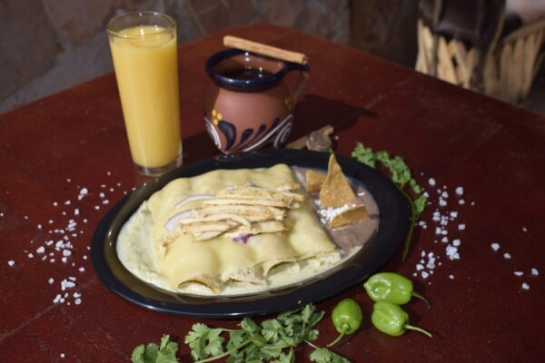 Enchiladas Suizas con Pollo o Bistec